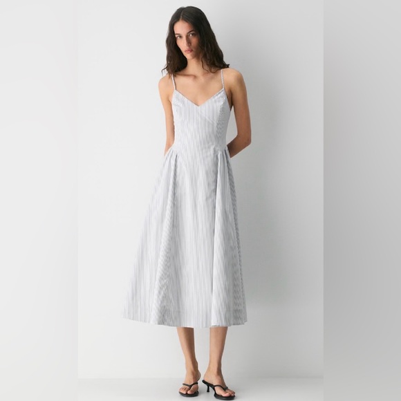 Aritzia Dresses & Skirts - Aritzia Technique Poplin Dress V-neck cotton poplin maxi dress - size 10